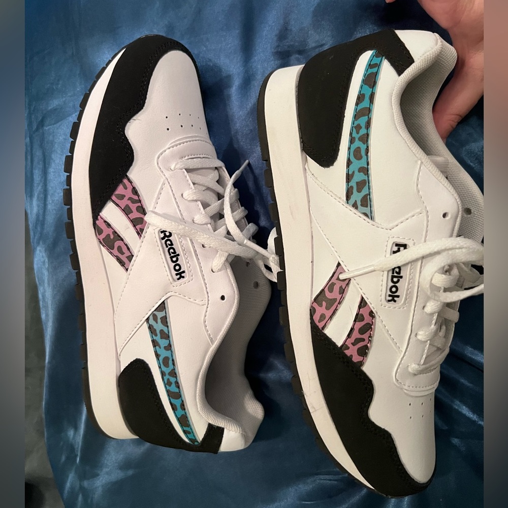 Reebok 9.5 sneakers NWOT